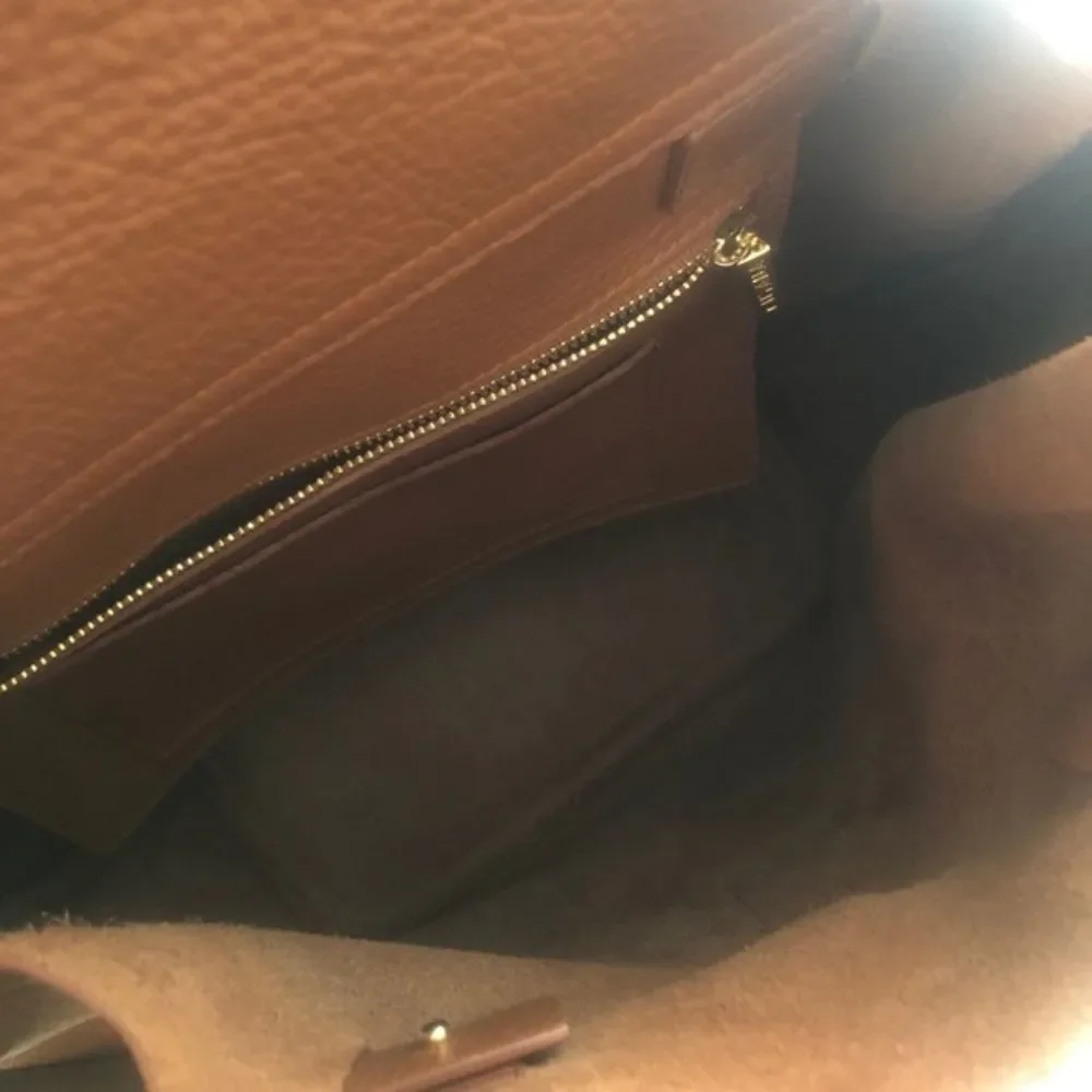 Cuyana Leather Backpack Caramel - Picture 13 of 14
